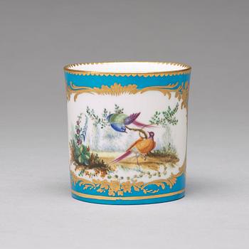 KOPP med FAT, mjukt porslin. "Sèvres", 1700-tal.