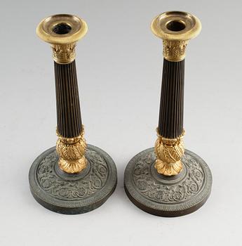 LJUSSTAKAR, 1 par, förgylld brons, empire, 1800-talets första hälft.