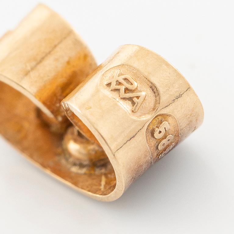 Ett par örhängen 14K guld.