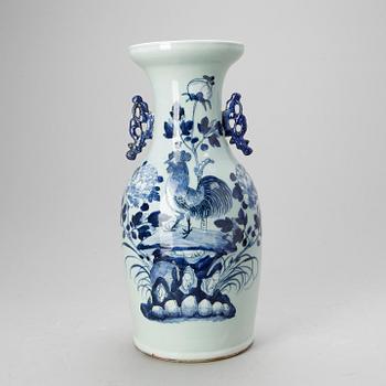 GOLVURNA, porslin, Kina, 1900-tal.