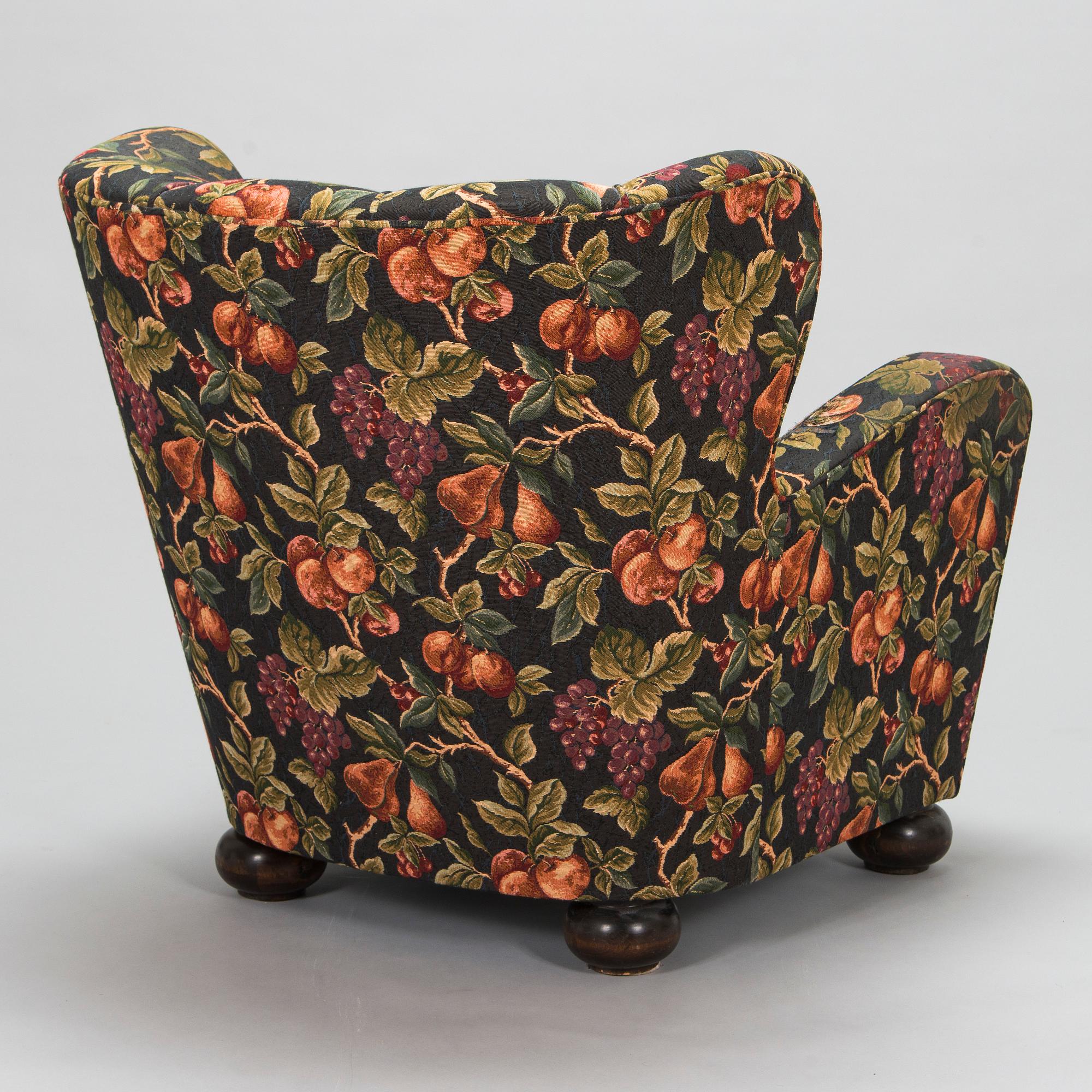 A mid-20th century armchair.