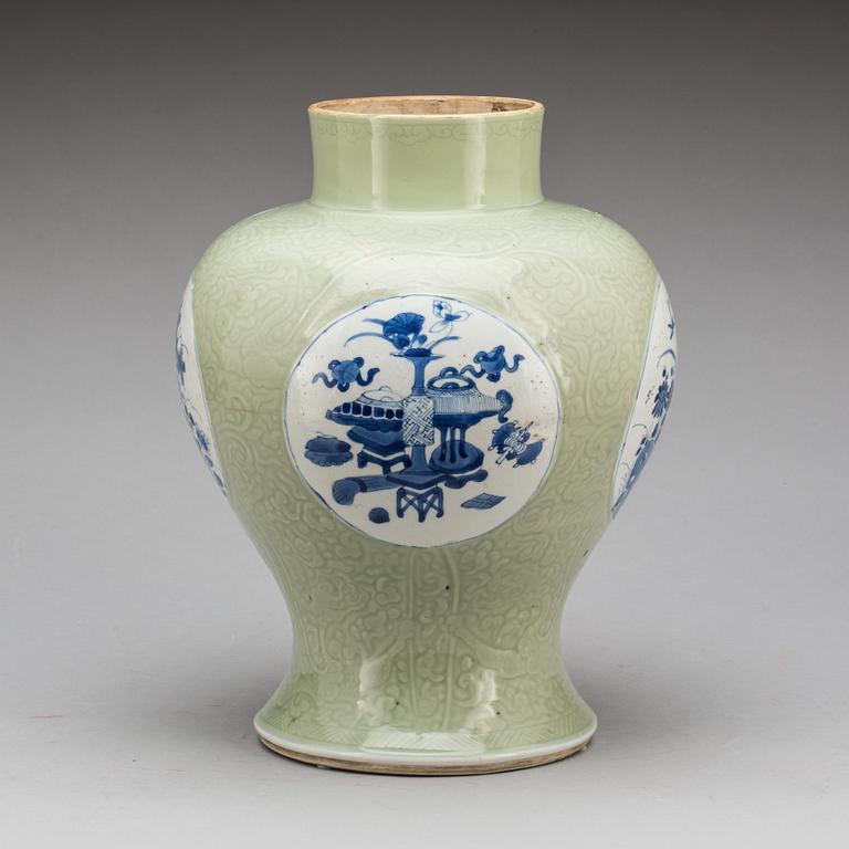 URNA, porslin, Kina, Qianlong (1736-95).