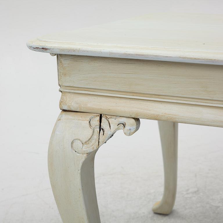 Dining table, Rococo style, first half of the 20th century.