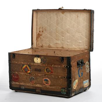 LOUIS VUITTON, a Monogram canvas trunk, late 19th/early 20th century.