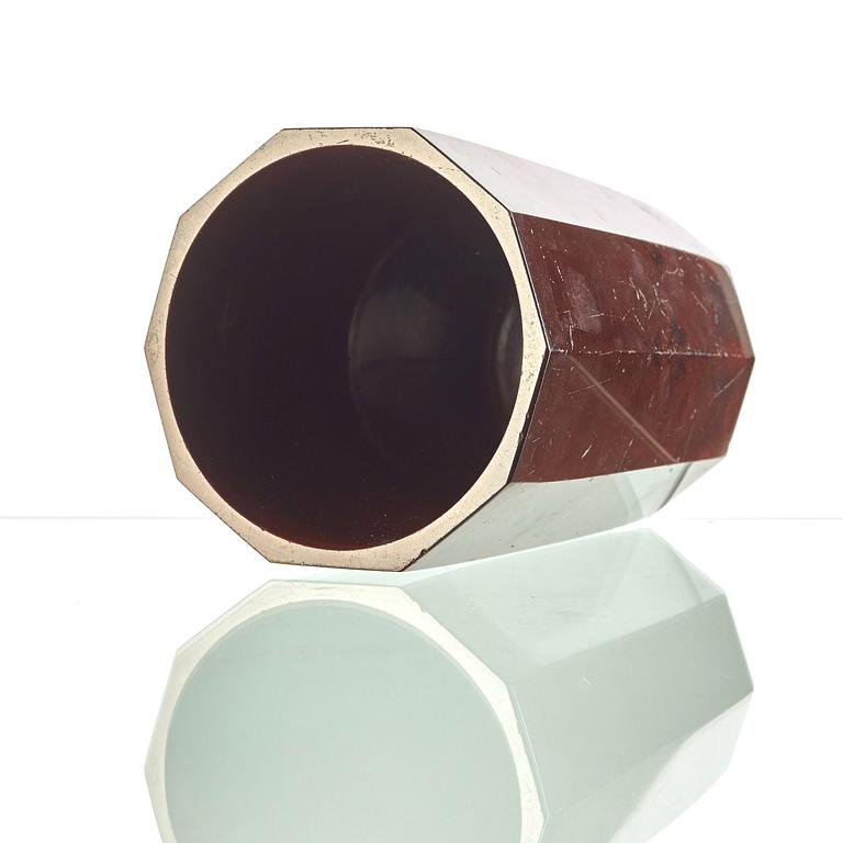 VAS/BÄGARE, brun marmoriserad glasmassa. ''Tschirnhausenglas'', Böhmen, 1800-talets första hälft.