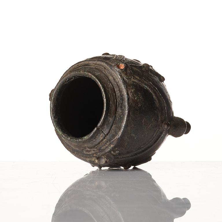 A tripod bronze censer, Yuan/Ming Dynasty.