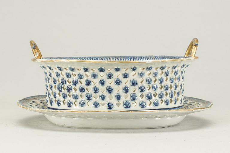 GALLERSKÅL med FAT, porslin, Kina, 1700-tal.