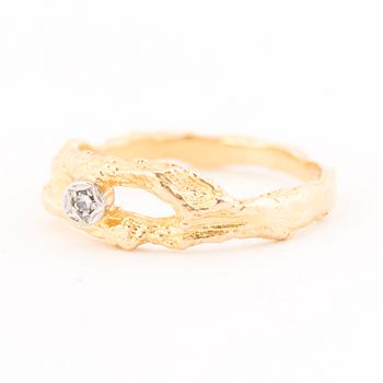 A BJÖRN WECKSTRÖM RING, "Diamond pond", 8/8 cut diamond, 18K gold. Lapponia 1972.