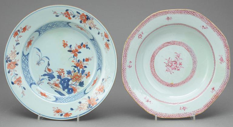 TALLRIKAR 15 st SAMT 2 SKÅLFAT, porslin, mest Qianlong, Kina 1700-1800-tal.