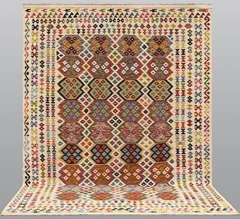 A Kilim carpet, approx. 342 x 250 cm.