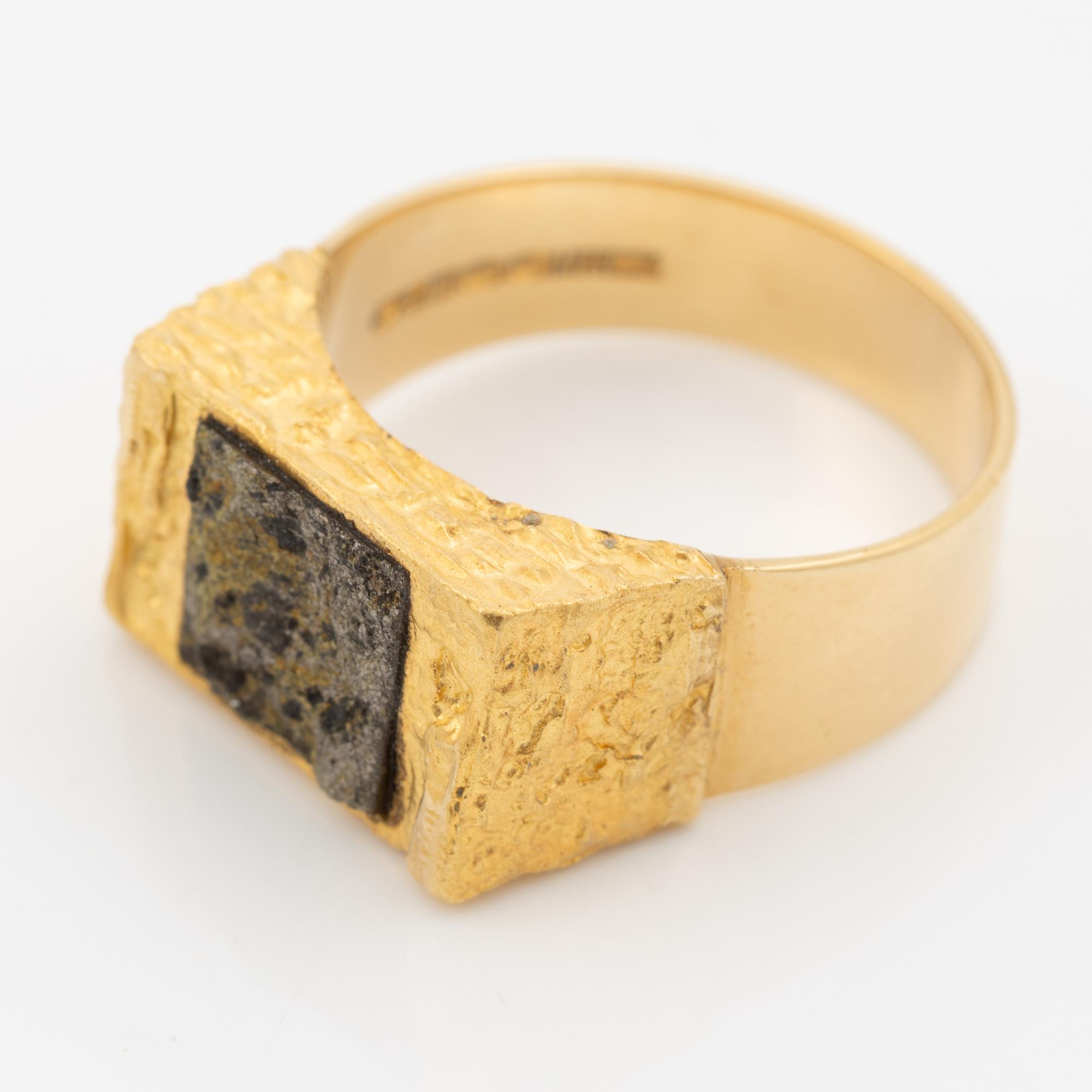 Björn Weckström, ring "Guldsten", 18K guld och malm, Finland 1981.