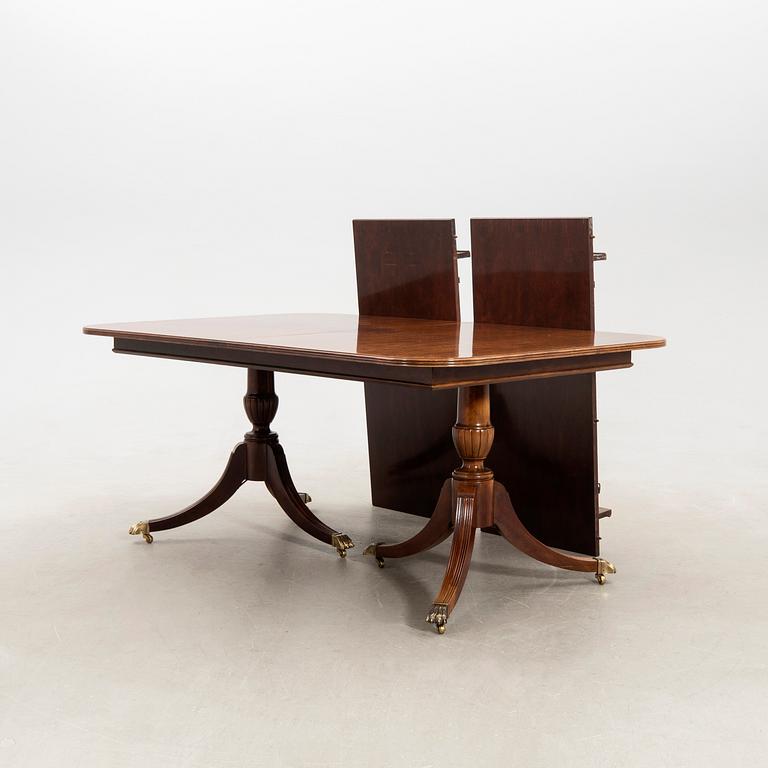 Dining set, 9 pieces, Thomasville USA, late 20th century.