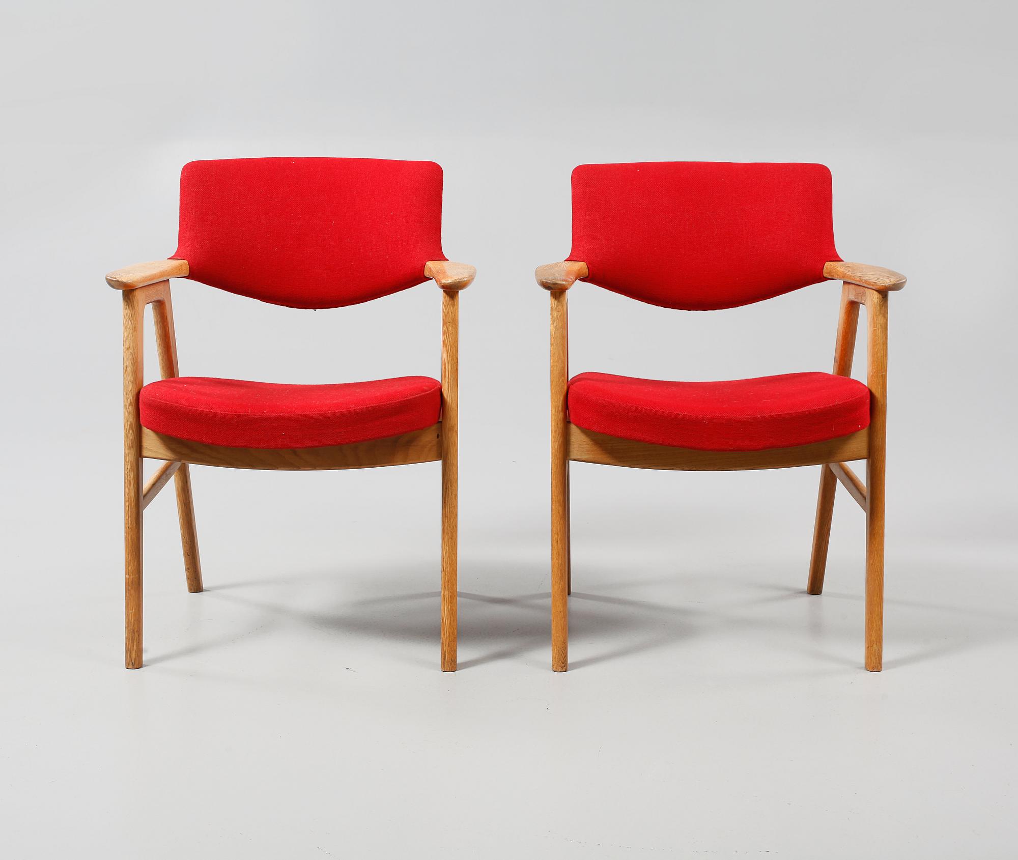KARMSTOLAR, ett par, Erik Kirkegaard, Høng Stolefabrik, Danmark, 1950-tal.