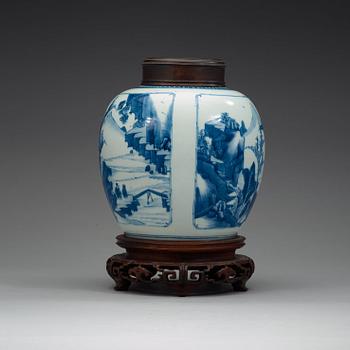 KRUKA, porslin. Qingdynastin, Kangxi (1662-1722).