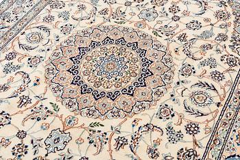 Carpet, Nain, approx. 290 x 192 cm.