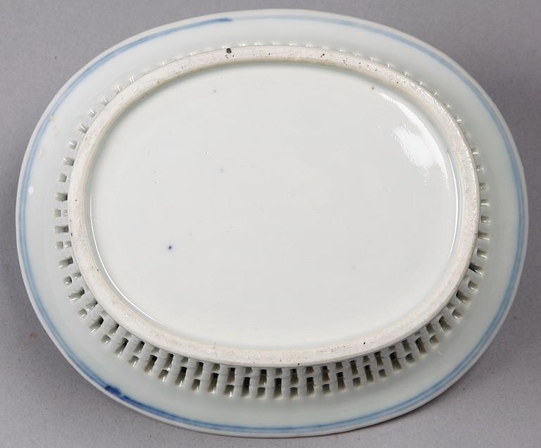 GALLERSKÅL MED FAT, porslin, Kina. 1800-tal.