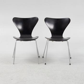 Arne Jacobsen, stolar sex st. "Sjuan", Fritz Hansen, Danmark, daterade 1966.