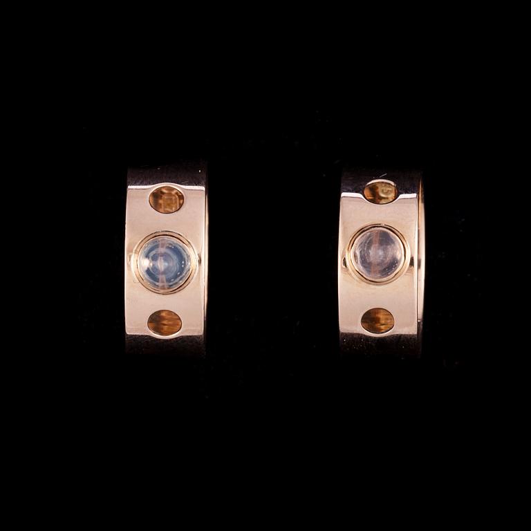 RINGAR, 2 st, guld 14K med rosenkvarts, Elis Kauppi, Kupittaan Kulta, Åbo 1959. Totalvikt 7,3 g.