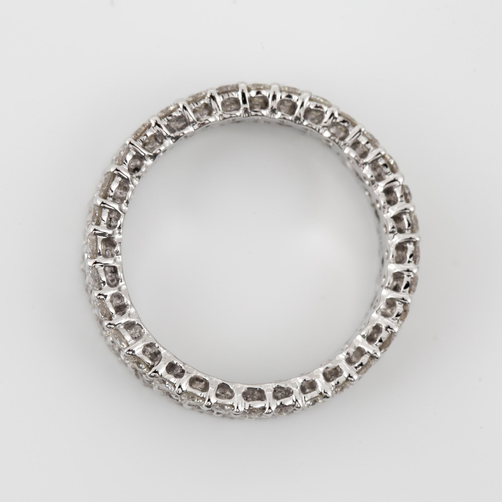 RING, white gold with round diamonds circa 3.02 cts.