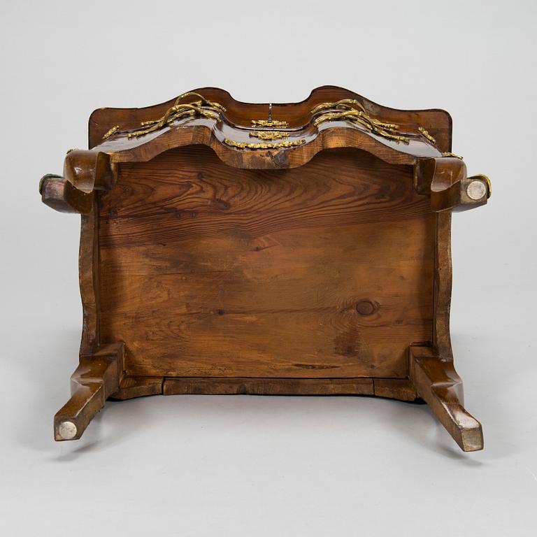 Byrå, sannolikt Tyskland. 1700-talets senare hälft. Rokoko.