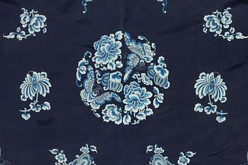 A Chinese silk robe, early 20th century.