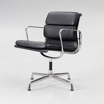 Charles & Ray Eames, a 'Soft Pad Chair EA217', Vitra.