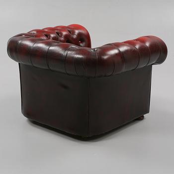 FÅTÖLJ, Chesterfield-modell, 1900-talets andra hälft.