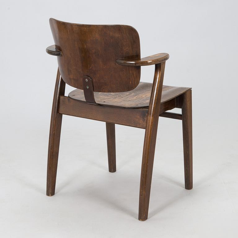 Ilmari Tapiovaara, A mid-20th-century 'Domus' chair.
