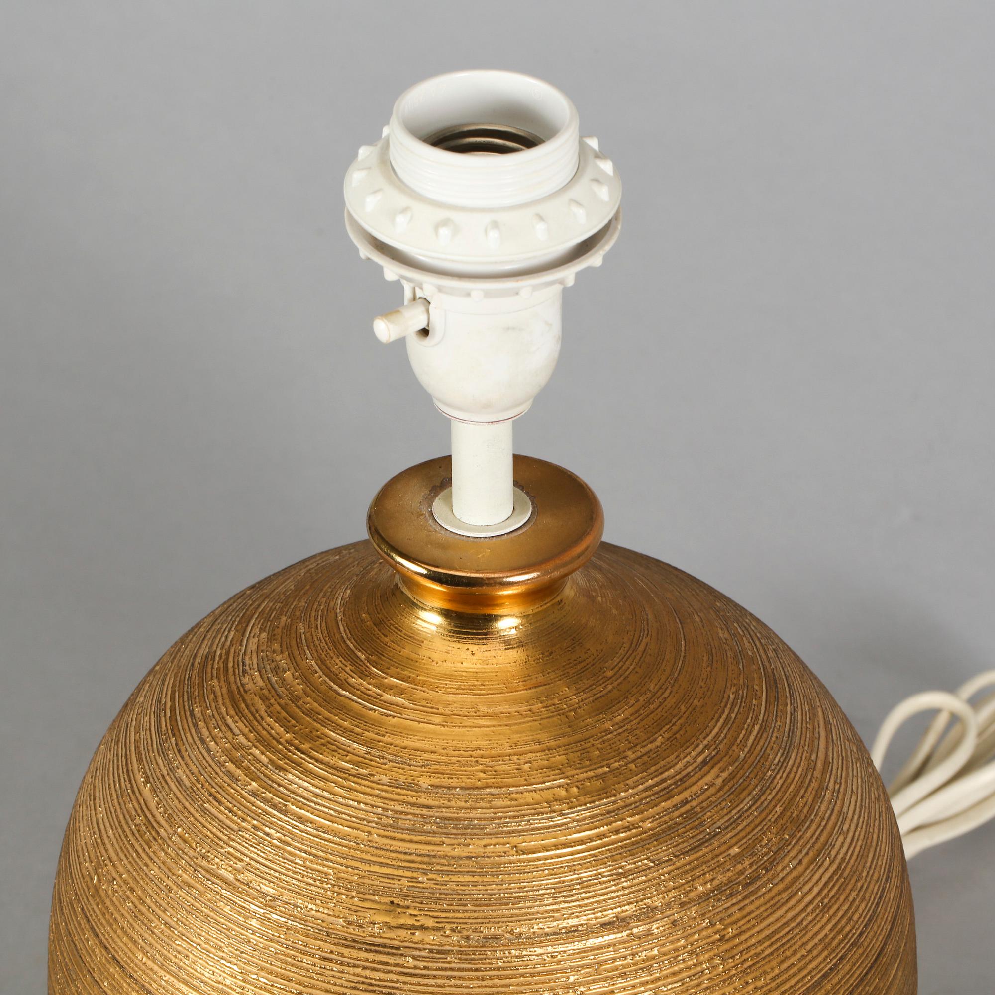 BORDSLAMPA, keramik, Italien, såld via Bergboms, 1900-talets andra hälft.