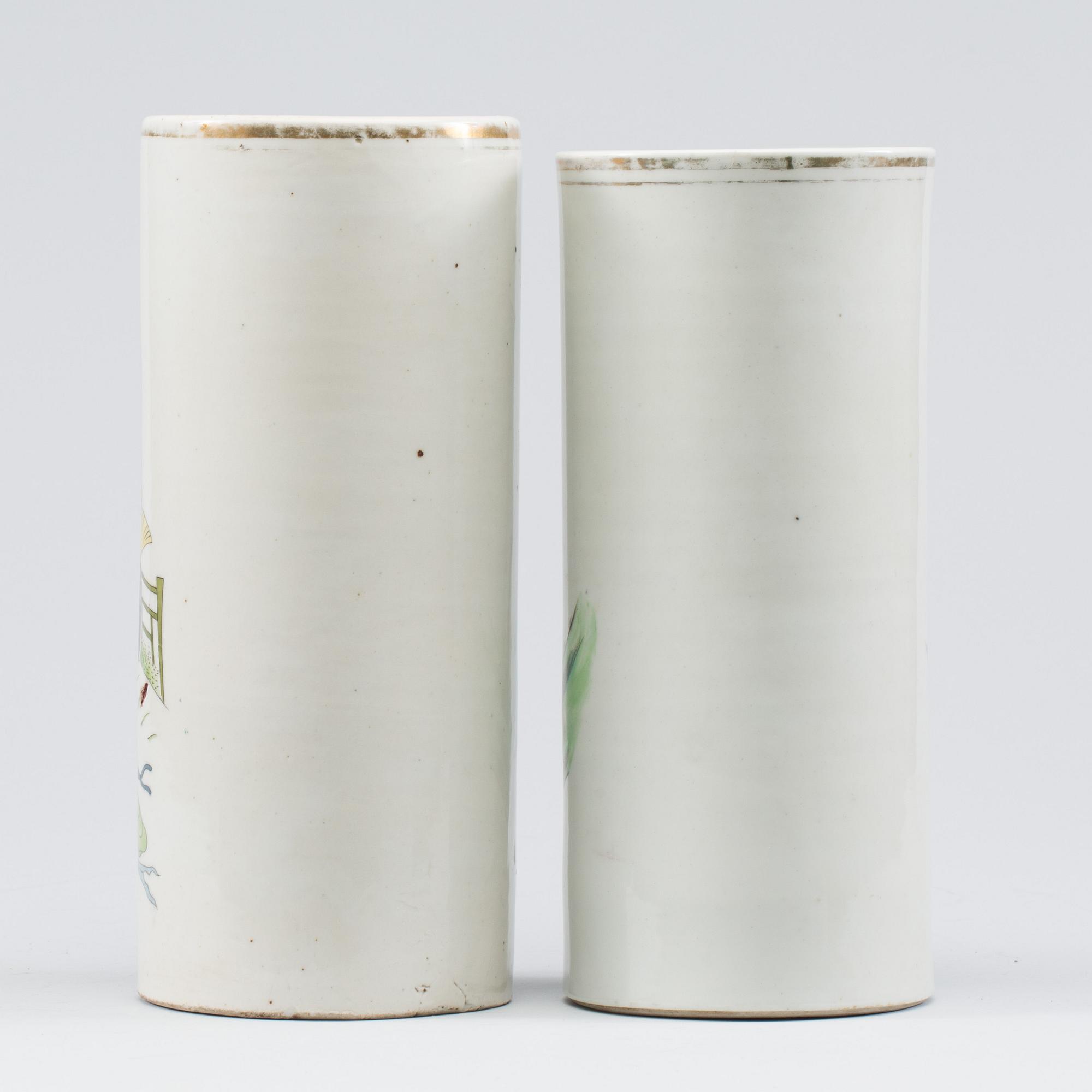 PENSELVASER, 2 st, porslin, Kina 1800-talets slut.