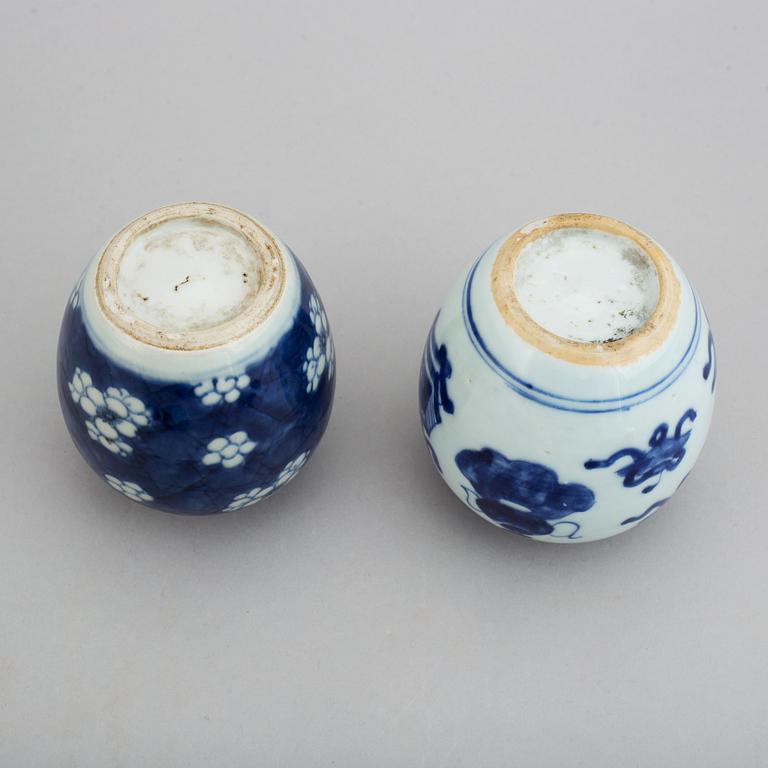 Two blue and white tea caddies, Qing dynasty, Kangxi (1662-1722).