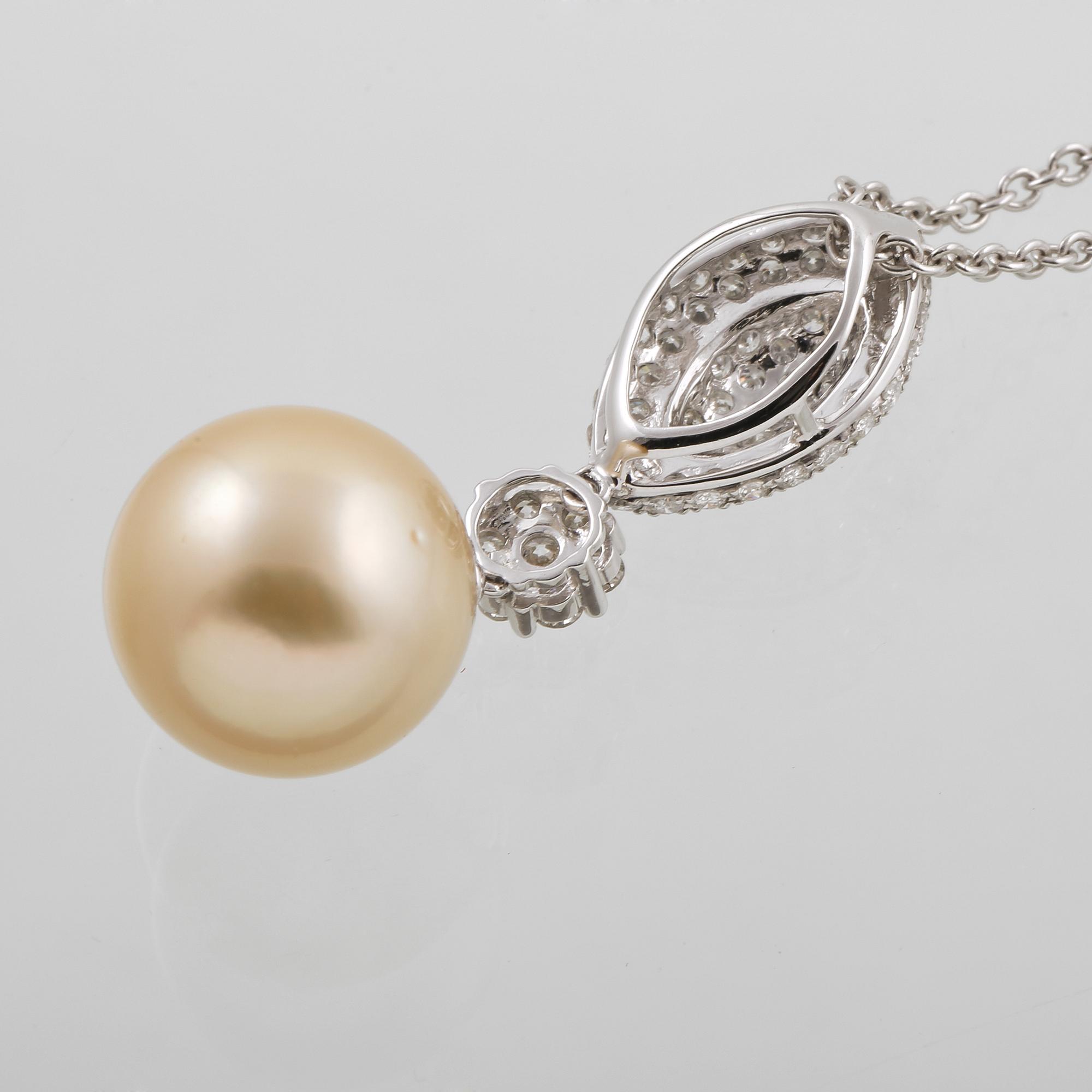 HÄNGE, 18K vitguld med odlad South Sea pärla samt briljantslipade diamanter 0.95 ct. Vikt 9,1 gram.