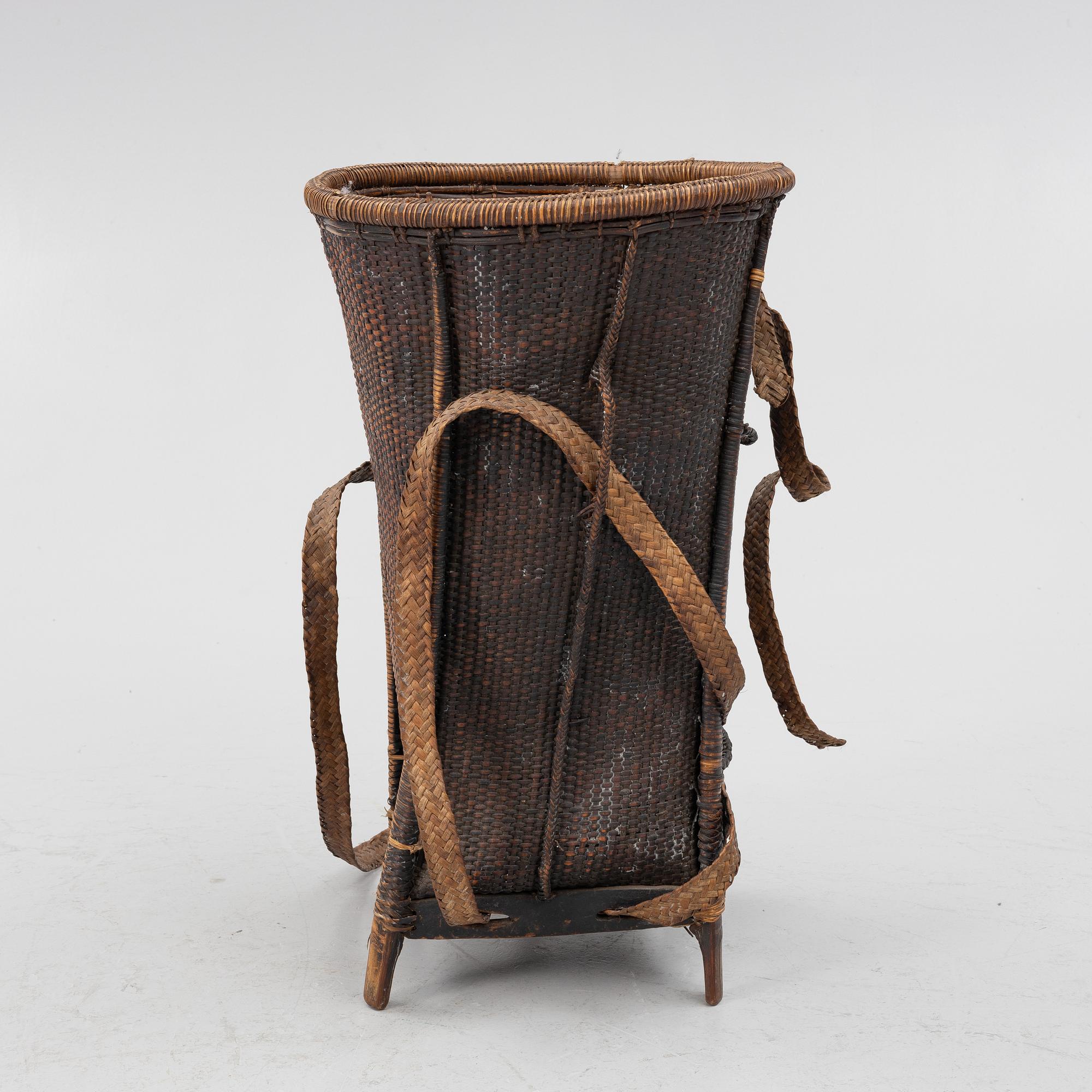 A Vietnamese basket, late 19th century around 1900.