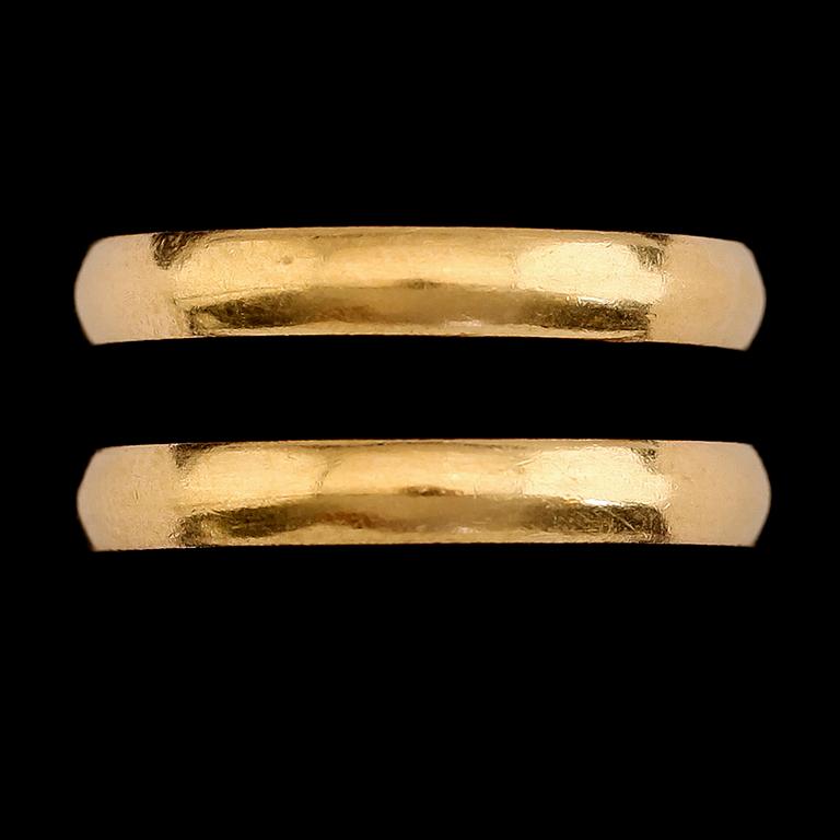 RINGAR, 2 st, 23 k guld. Vikt ca 12,9 g.