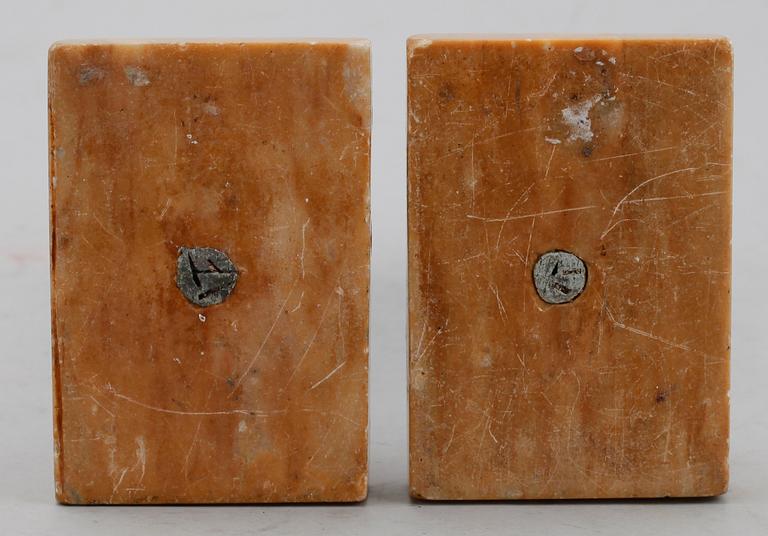 LJUSSTAKAR, 1 par, marmor och metall, 1800-tal.