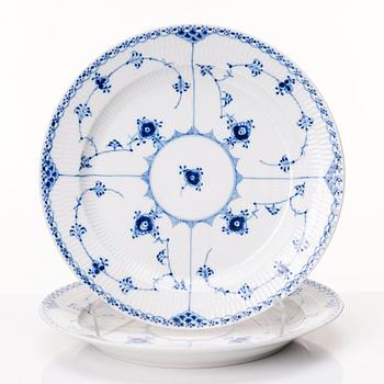 Royal Copenhagen, a 107 pieces 'Musselmalet' porcelain service, 20th century.