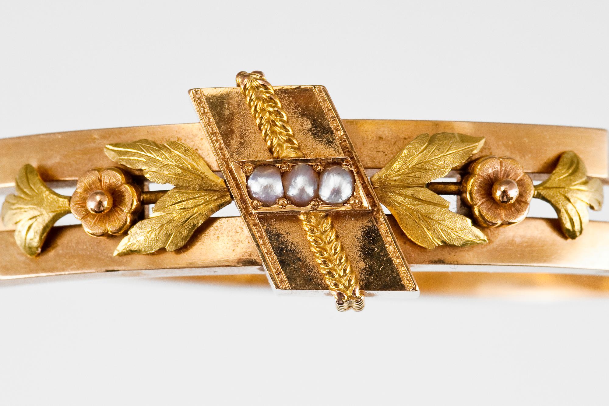 BRACELET.