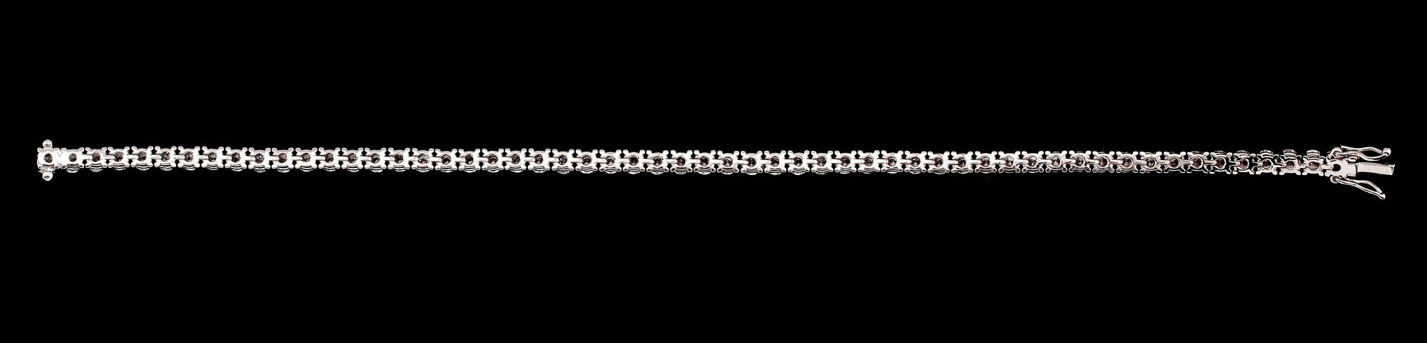 ARMBAND, 18 k vitguld, Rivière, 56 briljantslipade diamanter tot 5.33 ct.