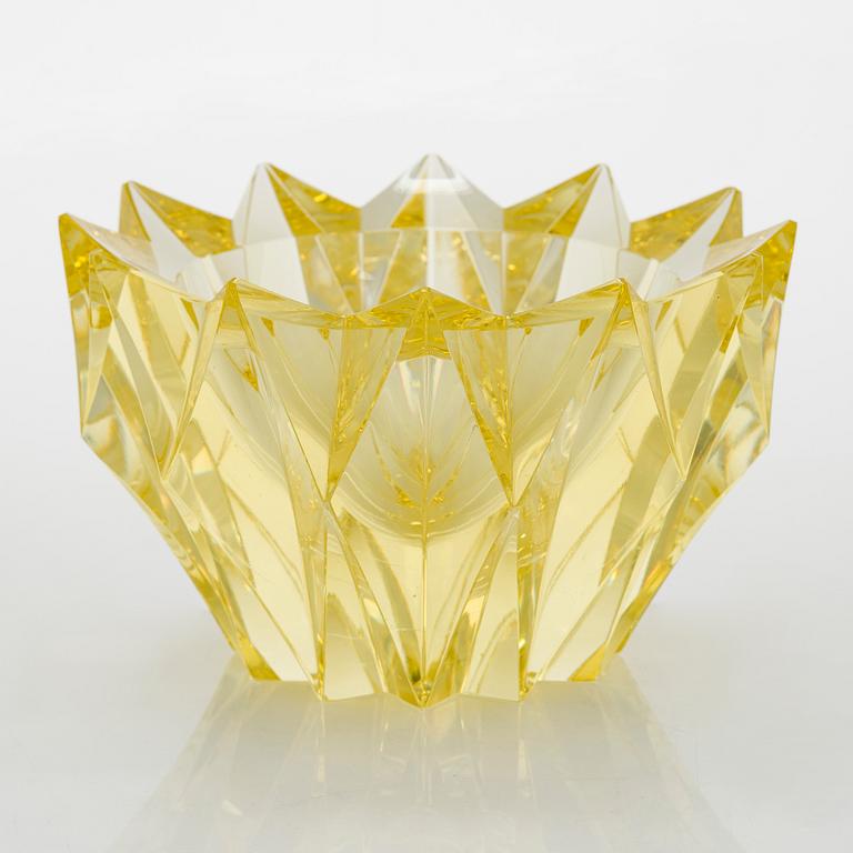 Aimo Okkolin, a 'Water Lily' bowl, signed Aimo Okkolin for Riihimäen Lasi Oy.