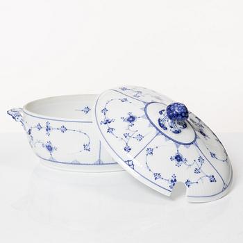 Royal Copenhagen, terrin med lock och fat, "Musselmalet", Danmark, 1889-1922.