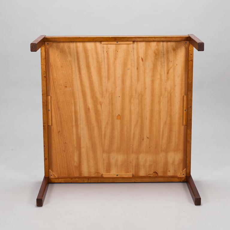 Jussi Peippo, A 1960s "Senator 3433" table for Asko.