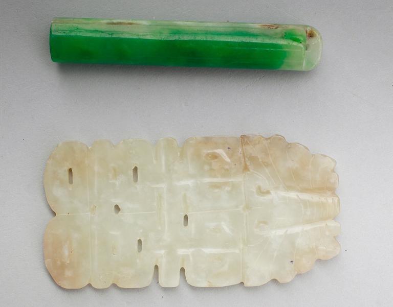 HÄNGE SAMT PLAKETT, nefrit, Kina, 1900-/2000-tal.