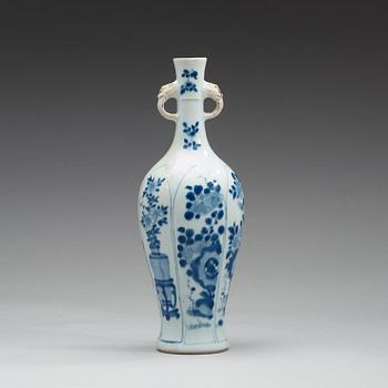 VAS, porslin. Qingdynastin, Kangxi (1662-1722).