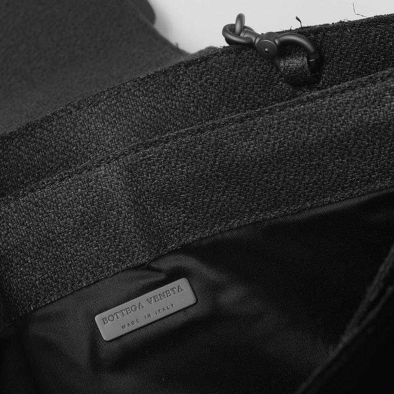 VÄSKA, Bottega Veneta.