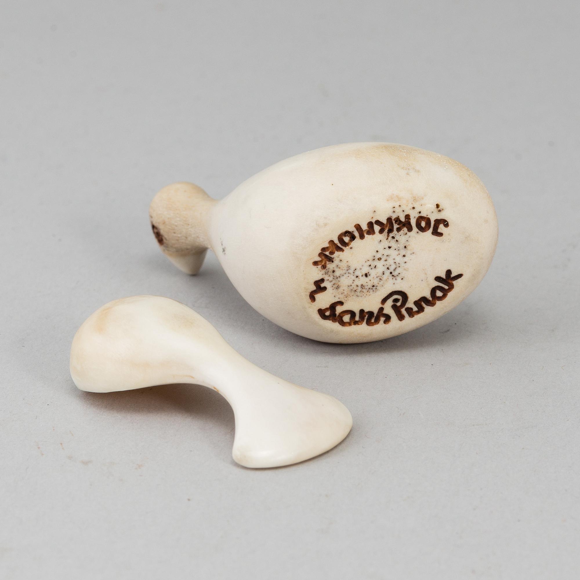 LARS PIRAK, a grouse reindeer horn salt cellar, signed Lars Pirak Jokkmokk.