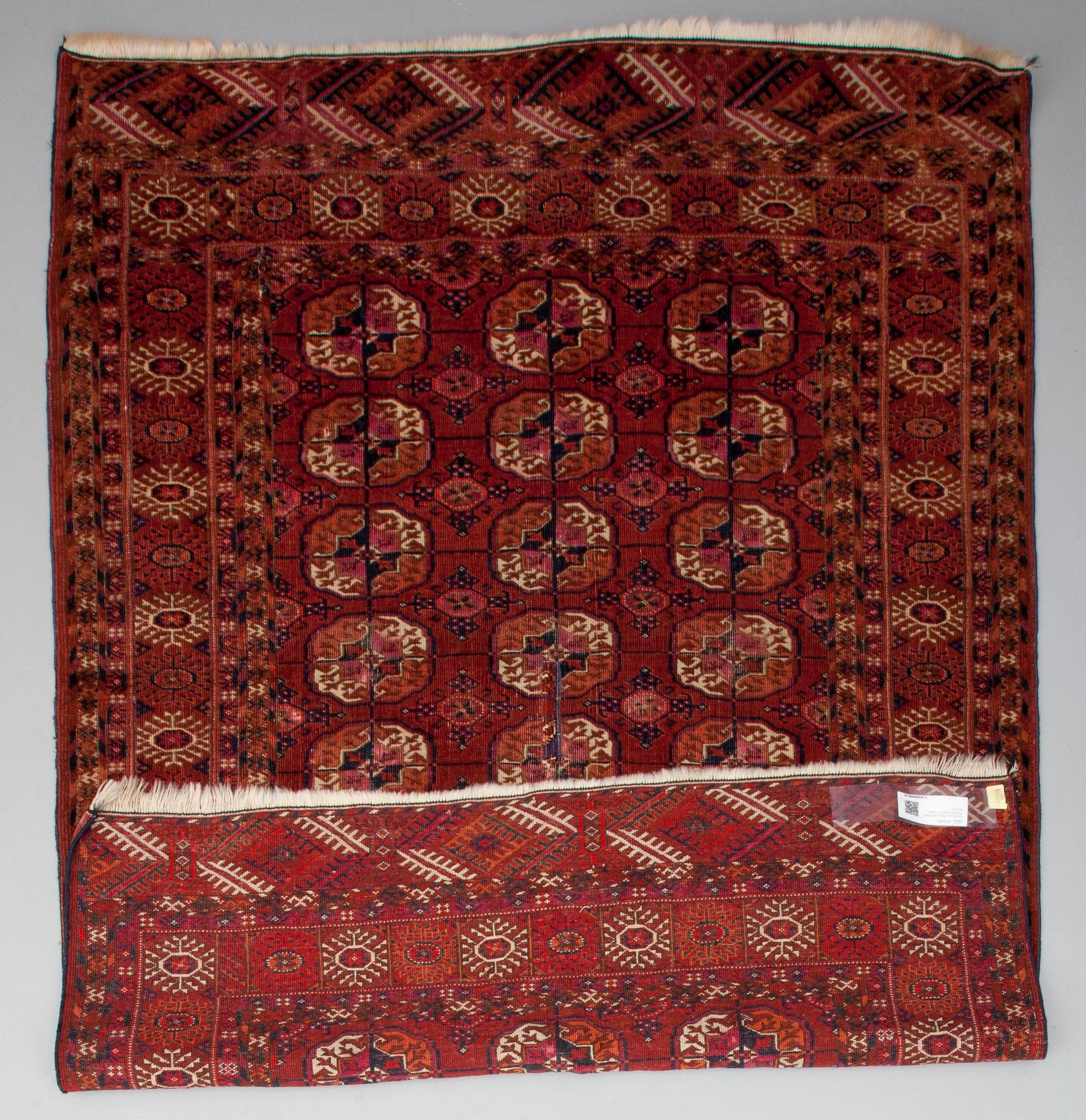 MATTO, antiikki, luultavasti Tekke. Noin 164x119 cm.