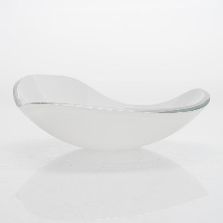 Gunnel Nyman, a glass bowl 'Munankuori' (Eggshell), signed Gunnel Nyman Iittala. Designed in 1947.