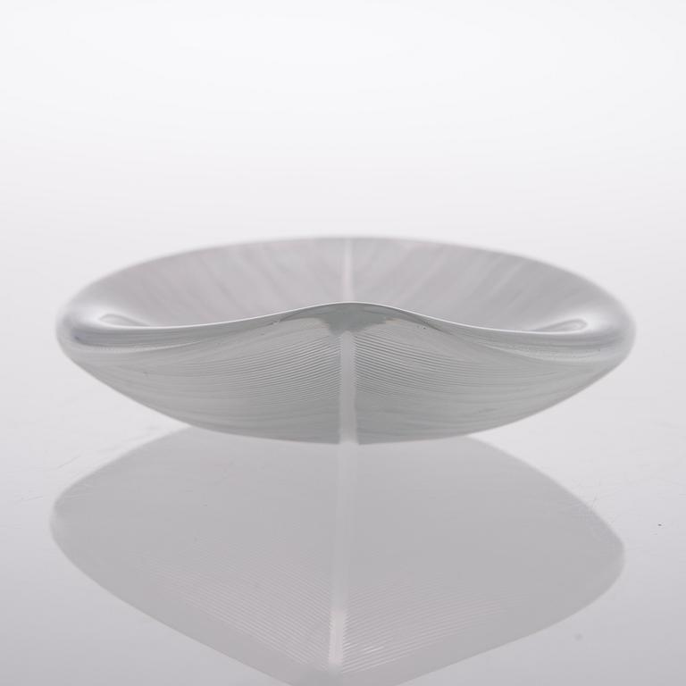 A 'Leaf' (Lehti) dish, model 3337, signed Tapio Wirkkala - Iittala.