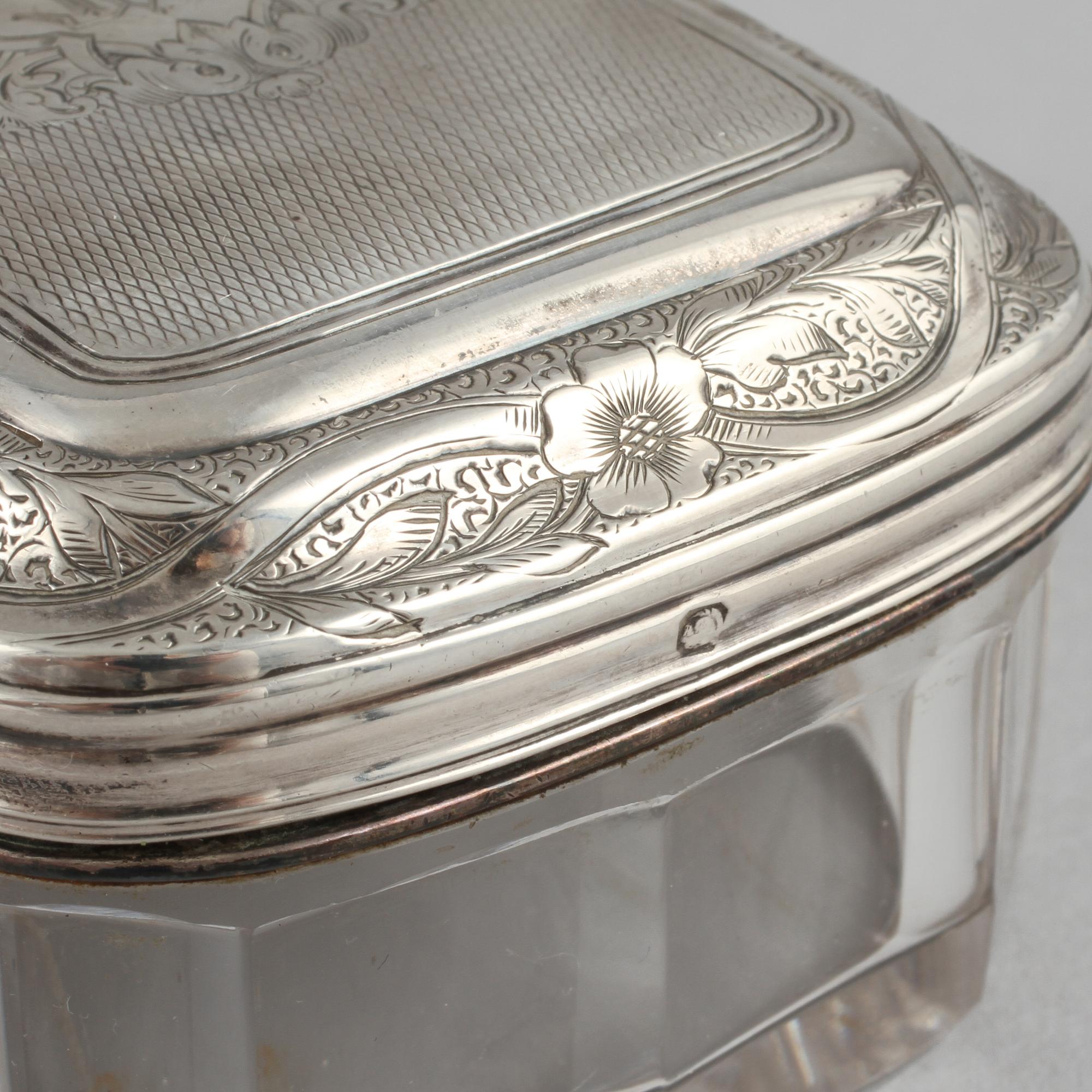 ASKAR samt FLASKA, 4 delar, nysilver och glas, 1900-tal.