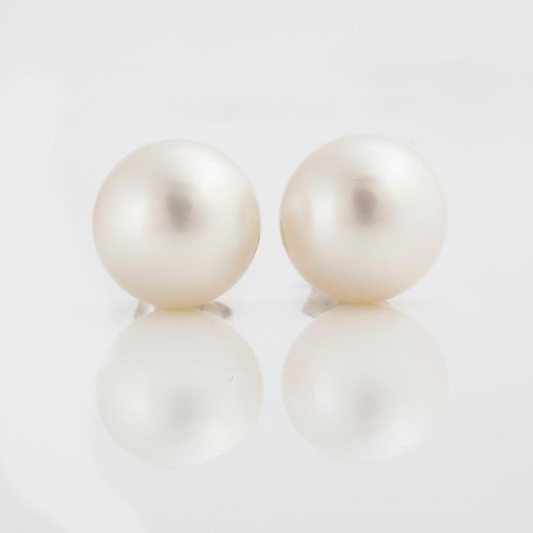 A pair of cultured pearls.